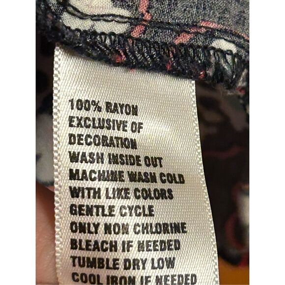 Crown & Ivy Multi Color Xmas Trees snowflakes 3/4 Sleeve Shirt Size Large (4031) - Picture 5 of 6